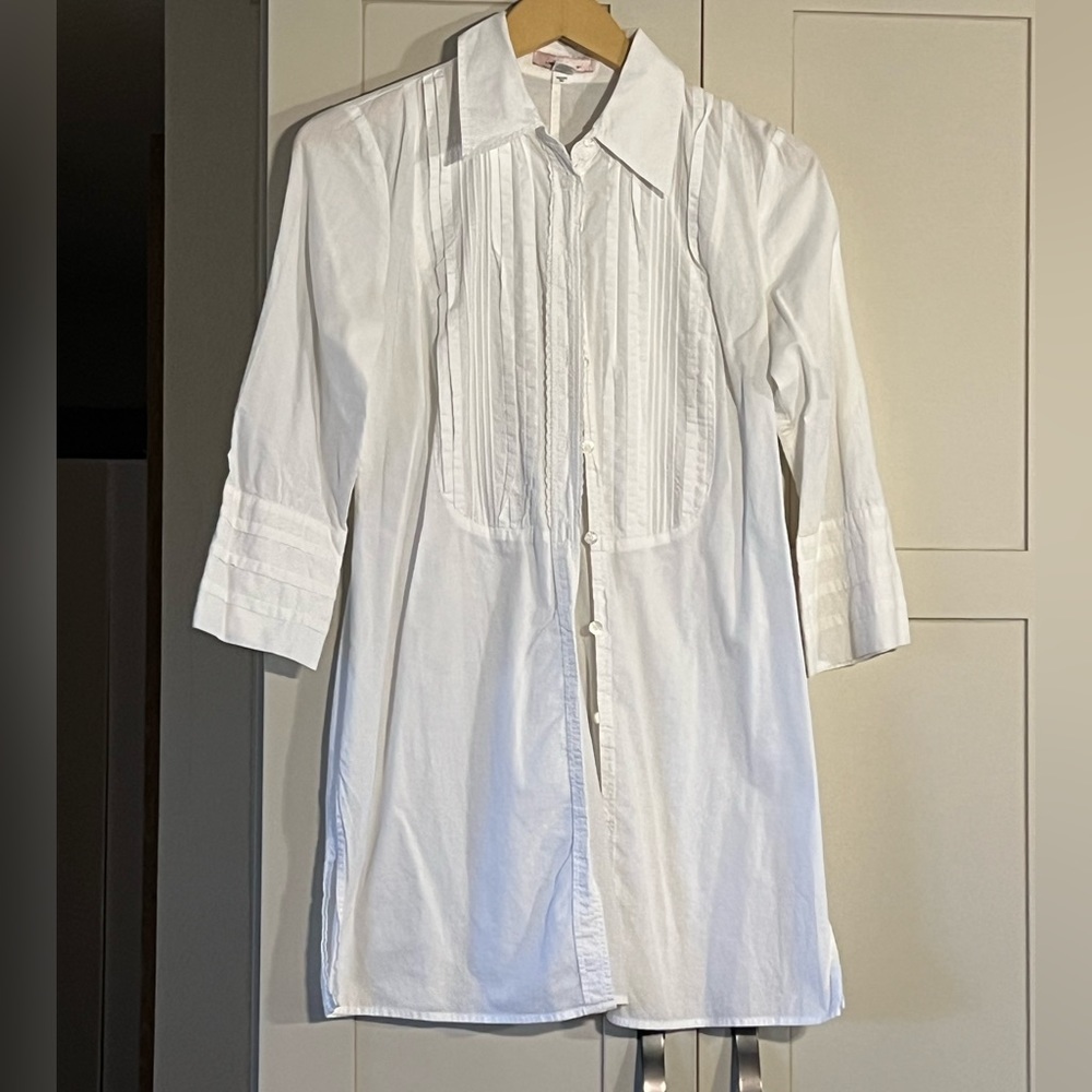 INTUITIONS 100% cotton crisp white tuxedo front fitted tunic top, size 6